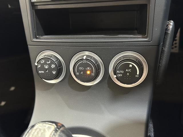 フェアレディＺ ベースグレード　ＭＴ　ＨＩＤ　キーレスエントリー　電動格納ミラー　アルミホイール　盗難防止システム　衝突安全ボディ　ＡＢＳ　ＣＤ　エアコン　パワーステアリング　記録簿　ＡＢＳ　パワーウインドウ　エアバッグ（5枚目）