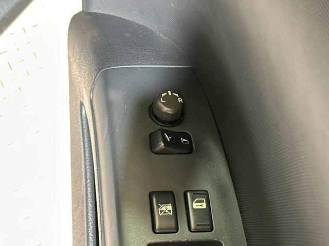 フェアレディＺ ベースグレード　ＭＴ　ＨＩＤ　キーレスエントリー　電動格納ミラー　アルミホイール　盗難防止システム　衝突安全ボディ　ＡＢＳ　ＣＤ　エアコン　パワーステアリング　記録簿　ＡＢＳ　パワーウインドウ　エアバッグ（8枚目）