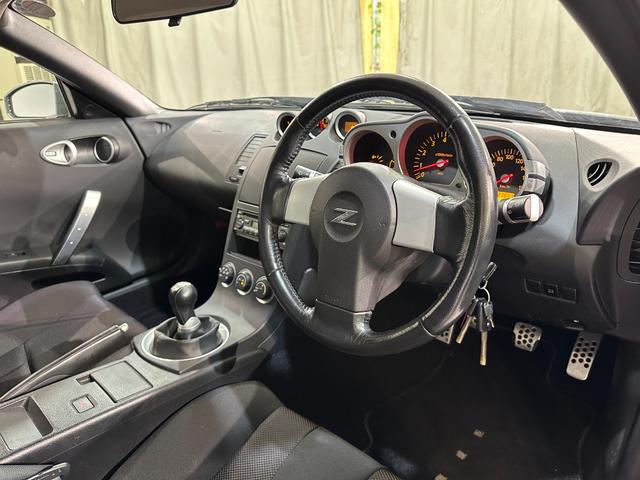 フェアレディＺ ベースグレード　ＭＴ　ＨＩＤ　キーレスエントリー　電動格納ミラー　アルミホイール　盗難防止システム　衝突安全ボディ　ＡＢＳ　ＣＤ　エアコン　パワーステアリング　記録簿　ＡＢＳ　パワーウインドウ　エアバッグ（10枚目）