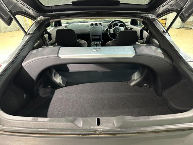 フェアレディＺ ベースグレード　ＭＴ　ＨＩＤ　キーレスエントリー　電動格納ミラー　アルミホイール　盗難防止システム　衝突安全ボディ　ＡＢＳ　ＣＤ　エアコン　パワーステアリング　記録簿　ＡＢＳ　パワーウインドウ　エアバッグ（21枚目）