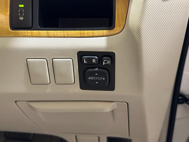 エスティマ アエラス ETC バックカメラ ナビ 両側電動スライドドア オートライト HID スマートキー 電動格納ミラー 3列シート オットマン CVT アルミホイール CD DVD再生 MD パワーウインドウ(11枚目)