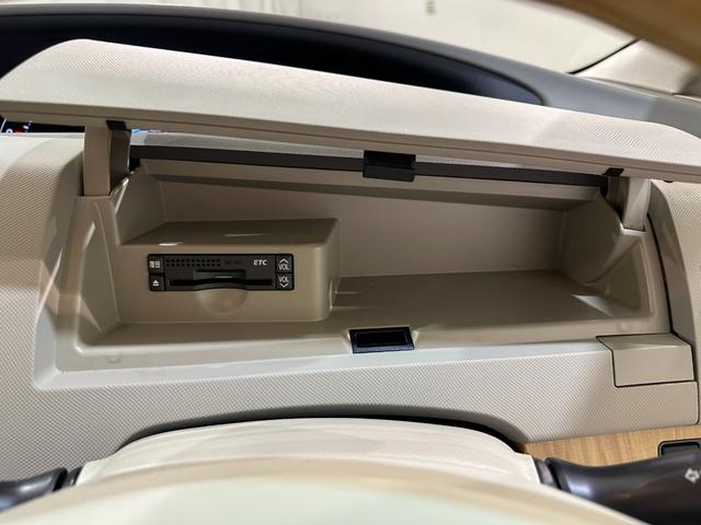 エスティマ アエラス ETC バックカメラ ナビ 両側電動スライドドア オートライト HID スマートキー 電動格納ミラー 3列シート オットマン CVT アルミホイール CD DVD再生 MD パワーウインドウ(26枚目)