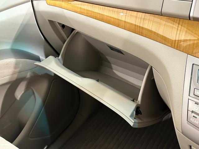 エスティマ アエラス ETC バックカメラ ナビ 両側電動スライドドア オートライト HID スマートキー 電動格納ミラー 3列シート オットマン CVT アルミホイール CD DVD再生 MD パワーウインドウ(31枚目)