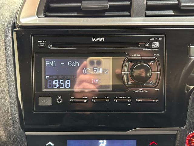 フィット 13G・F ETC スマートキー 電動格納ミラー MT 盗難防止システム 衝突安全ボディ ABS ESC CD エアコン パワーウインドウ パワーステアリング エアバッグ USB ミュージックプレイヤー接続可(4枚目)