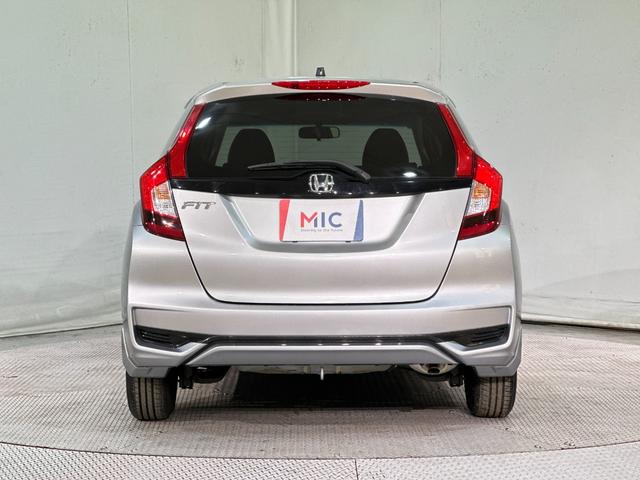 フィット 13G・F ETC スマートキー 電動格納ミラー MT 盗難防止システム 衝突安全ボディ ABS ESC CD エアコン パワーウインドウ パワーステアリング エアバッグ USB ミュージックプレイヤー接続可(14枚目)