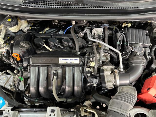 フィット 13G・F ETC スマートキー 電動格納ミラー MT 盗難防止システム 衝突安全ボディ ABS ESC CD エアコン パワーウインドウ パワーステアリング エアバッグ USB ミュージックプレイヤー接続可(18枚目)