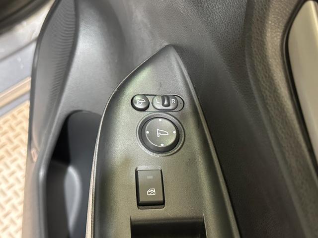 フィット 13G・F ETC スマートキー 電動格納ミラー MT 盗難防止システム 衝突安全ボディ ABS ESC CD エアコン パワーウインドウ パワーステアリング エアバッグ USB ミュージックプレイヤー接続可(28枚目)