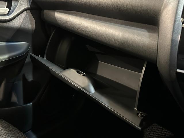 フィット 13G・F ETC スマートキー 電動格納ミラー MT 盗難防止システム 衝突安全ボディ ABS ESC CD エアコン パワーウインドウ パワーステアリング エアバッグ USB ミュージックプレイヤー接続可(29枚目)