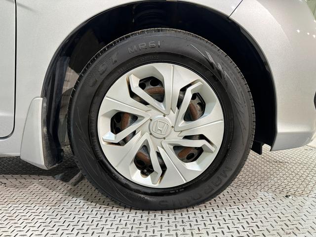 フィット 13G・F ETC スマートキー 電動格納ミラー MT 盗難防止システム 衝突安全ボディ ABS ESC CD エアコン パワーウインドウ パワーステアリング エアバッグ USB ミュージックプレイヤー接続可(34枚目)