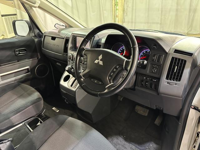 デリカD:5 C2G-NAVIPKG ドライブレコーダー ETC ナビ オートクルーズコントロール 両側スライド・片側電動 オートライト HID スマートキー 電動格納ミラー 3列シート Wエアコン アルミホイール CD DVD再生(24枚目)