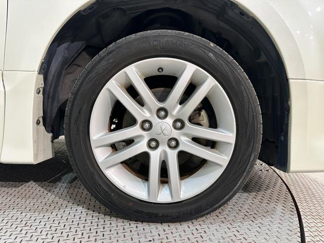 デリカD:5 C2G-NAVIPKG ドライブレコーダー ETC ナビ オートクルーズコントロール 両側スライド・片側電動 オートライト HID スマートキー 電動格納ミラー 3列シート Wエアコン アルミホイール CD DVD再生(43枚目)