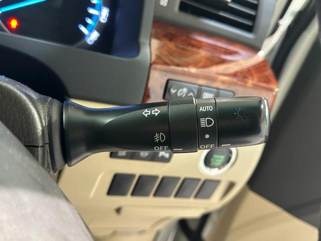 アルファード 240S リミテッド ETC バックカメラ ナビ TV クリアランスソナー 両側電動スライドドア オートライト HID スマートキー 電動格納ミラー 後席モニター オットマン CVT アルミホイール CD DVD再生(29枚目)