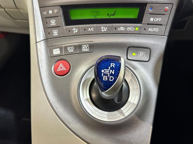 プリウス S ナビ ETC バックカメラ TV アルミホイール オートライト HID CVT スマートキー 電動格納ミラー CD DVD再生 Bluetooth 衝突安全ボディ ABS ESC エアコン(9枚目)