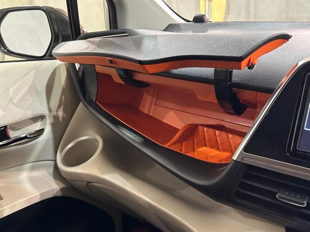 シエンタ G バックカメラ TV 両側電動スライドドア オートライト スマートキー アイドリングストップ 電動格納ミラー 3列シート CVT アルミホイール CD 盗難防止システム(32枚目)