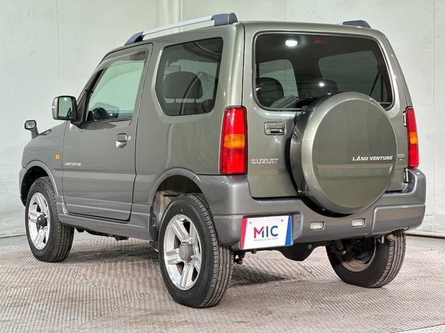 ジムニー ランドベンチャー　ハーフレザー　４ＷＤ　ＥＴＣ　キーレスエントリー　電動格納ミラー　シートヒーター　ＡＴ　ＡＢＳ　ＣＤ　ルーフレール　アルミホイール　衝突安全ボディ　エアコン　パワーウィンドウ　パワーステアリング（16枚目）