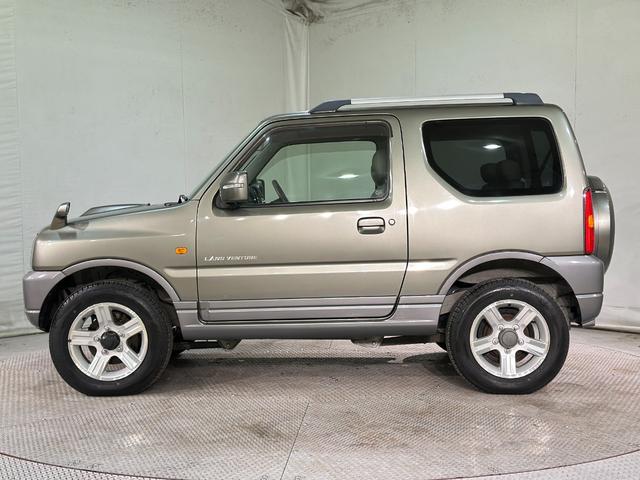 ジムニー ランドベンチャー　ハーフレザー　４ＷＤ　ＥＴＣ　キーレスエントリー　電動格納ミラー　シートヒーター　ＡＴ　ＡＢＳ　ＣＤ　ルーフレール　アルミホイール　衝突安全ボディ　エアコン　パワーウィンドウ　パワーステアリング（17枚目）
