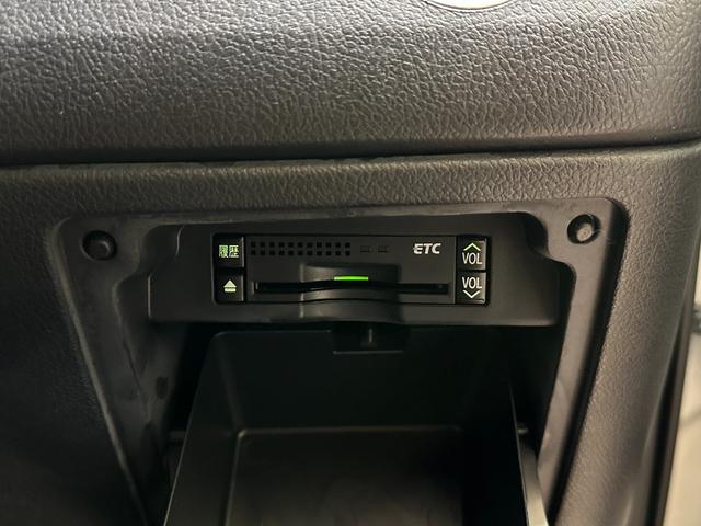 ヴォクシー Ｘ　Ｌエディション　ナビ　ＥＴＣ　バックカメラ　ＴＶ　両側スライド・片側電動　オートライト　ＨＩＤ　スマートキー　電動格納ミラー　３列シート　ウォークスルー　ＣＤ　ＤＶＤ再生　衝突安全ボディ　ＡＢＳ　エアバッグ（2枚目）