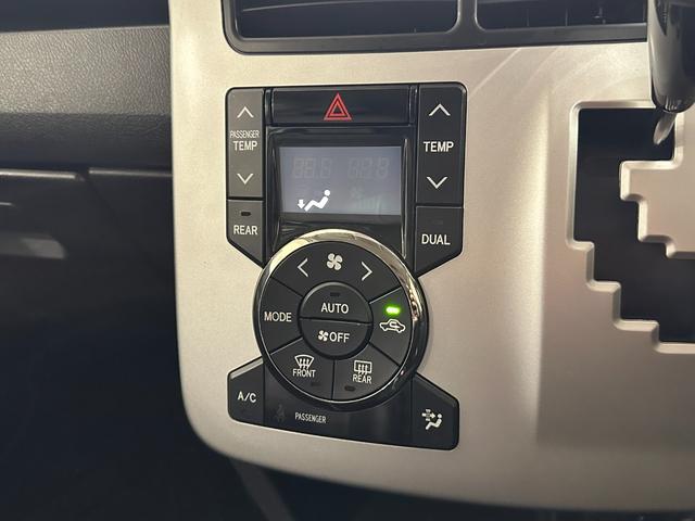 ヴォクシー Ｘ　Ｌエディション　ナビ　ＥＴＣ　バックカメラ　ＴＶ　両側スライド・片側電動　オートライト　ＨＩＤ　スマートキー　電動格納ミラー　３列シート　ウォークスルー　ＣＤ　ＤＶＤ再生　衝突安全ボディ　ＡＢＳ　エアバッグ（11枚目）