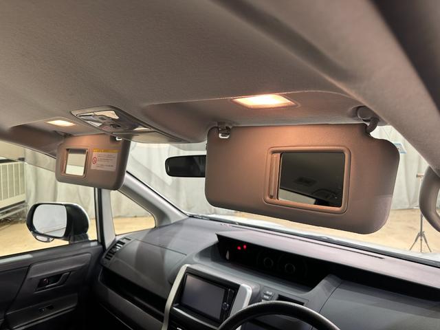 ヴォクシー Ｘ　Ｌエディション　ナビ　ＥＴＣ　バックカメラ　ＴＶ　両側スライド・片側電動　オートライト　ＨＩＤ　スマートキー　電動格納ミラー　３列シート　ウォークスルー　ＣＤ　ＤＶＤ再生　衝突安全ボディ　ＡＢＳ　エアバッグ（34枚目）