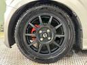 現在スタッドレスタイヤが装着されていますが、サマータイヤに交換して納車する事も可能です。※別途費用は発生いたします。