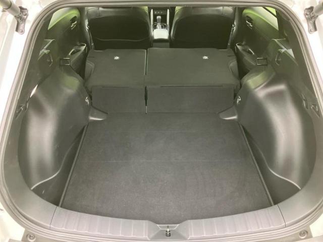 カローラクロス ハイブリッドＺ　新品タイヤ／モデリスタエアロ／保証書／ディスプレイオーディオ９インチ／トヨタセーフティセンス／シートヒーター　前席／車線逸脱防止支援システム／シート　ハーフレザー／電動バックドア　衝突被害軽減システム（19枚目）