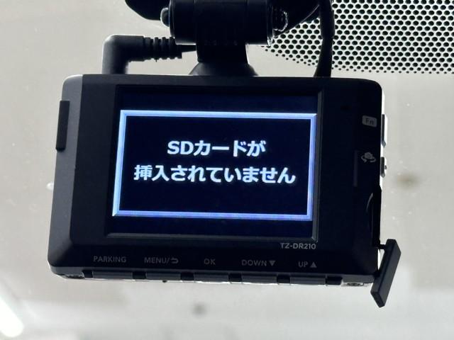シエンタ ハイブリッドＧ　クエロ　記録簿付　ＥＴＣ装備　踏み間違い防止　ヘッドライトＬＥＤ　Ｓキー　Ｒカメラ　オ－トエアコン　メモリ－ナビ　クルーズコントロール　横滑防止装置　キーフリー　ＤＶＤ　エアバッグ　ワンオーナー車　３列（12枚目）