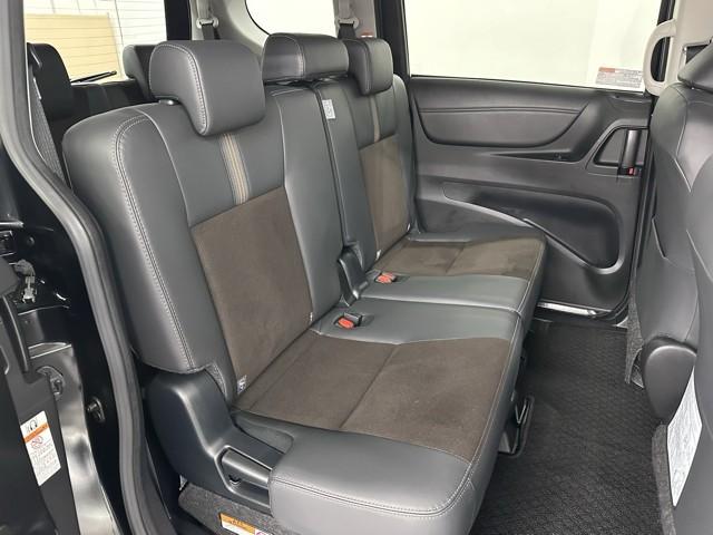 シエンタ ハイブリッドＧ　クエロ　記録簿付　ＥＴＣ装備　踏み間違い防止　ヘッドライトＬＥＤ　Ｓキー　Ｒカメラ　オ－トエアコン　メモリ－ナビ　クルーズコントロール　横滑防止装置　キーフリー　ＤＶＤ　エアバッグ　ワンオーナー車　３列（17枚目）