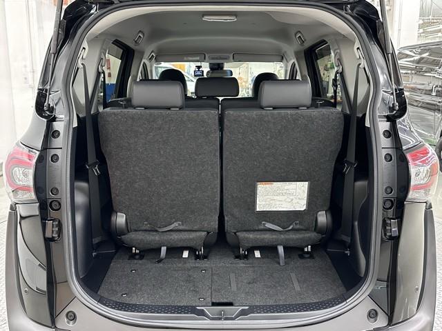 シエンタ ハイブリッドＧ　クエロ　記録簿付　ＥＴＣ装備　踏み間違い防止　ヘッドライトＬＥＤ　Ｓキー　Ｒカメラ　オ－トエアコン　メモリ－ナビ　クルーズコントロール　横滑防止装置　キーフリー　ＤＶＤ　エアバッグ　ワンオーナー車　３列（18枚目）