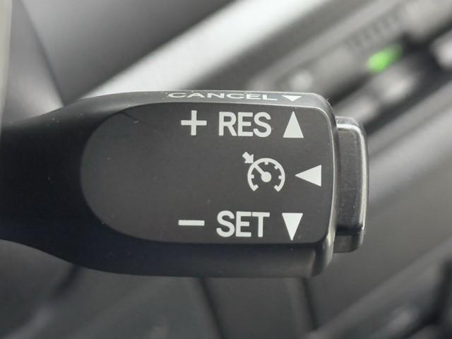 ヴォクシー ZS 煌II スマートキー・プッシュスタート バックガイドモニター セキュリティアラーム 両側パワスラドア ETC車載器 地デジテレビ 記録簿付き VSC LEDライト 助手席エアバック キーレスエントリー AC(12枚目)