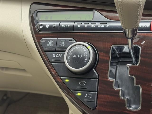 アイシス Ｌ　Ｇエディション　ナビ　バックモニター　左パワースライドドア　記録簿　エアバッグ　ワンセグＴＶ　ナビ＆ＴＶ　三列シート　スマートキー　メモリーナビ　ＡＢＳ　オートエアコン　ワンオーナー車　ミュージックプレイヤー接続可（10枚目）