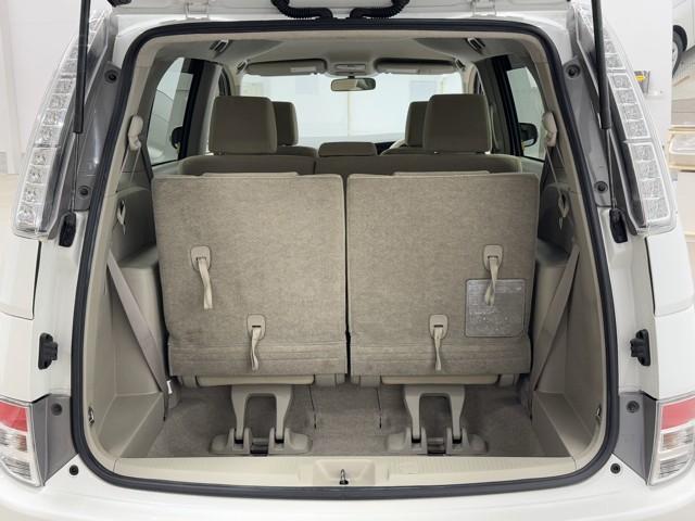 アイシス Ｌ　Ｇエディション　ナビ　バックモニター　左パワースライドドア　記録簿　エアバッグ　ワンセグＴＶ　ナビ＆ＴＶ　三列シート　スマートキー　メモリーナビ　ＡＢＳ　オートエアコン　ワンオーナー車　ミュージックプレイヤー接続可（17枚目）