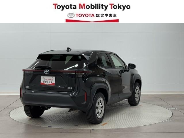 ヤリスクロス ハイブリッドＸ　衝突被害軽減ブレーキ　ＡＢＳ　アイドリングストップ　横滑り防止機能　ナビ　エアバッグ　パワーウインドウ　バックモニター　盗難防止システム　インテリキー　エアコン　キーレスエントリーキー　メモリーナビ（3枚目）