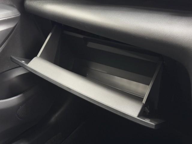 ヤリスクロス ハイブリッドＸ　衝突被害軽減ブレーキ　ＡＢＳ　アイドリングストップ　横滑り防止機能　ナビ　エアバッグ　パワーウインドウ　バックモニター　盗難防止システム　インテリキー　エアコン　キーレスエントリーキー　メモリーナビ（10枚目）