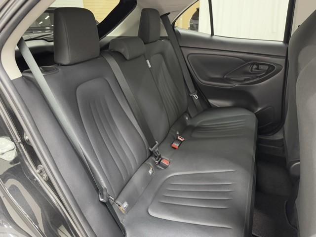 ヤリスクロス ハイブリッドＸ　衝突被害軽減ブレーキ　ＡＢＳ　アイドリングストップ　横滑り防止機能　ナビ　エアバッグ　パワーウインドウ　バックモニター　盗難防止システム　インテリキー　エアコン　キーレスエントリーキー　メモリーナビ（17枚目）