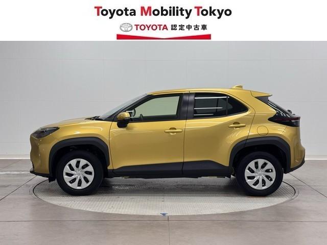 ヤリスクロス ハイブリッドＸ　衝突被害軽減ブレーキ　ＡＢＳ　アイドリングストップ　横滑り防止機能　ナビ　エアバッグ　パワーウインドウ　バックモニター　盗難防止システム　インテリキー　エアコン　キーレスエントリーキー　メモリーナビ（3枚目）