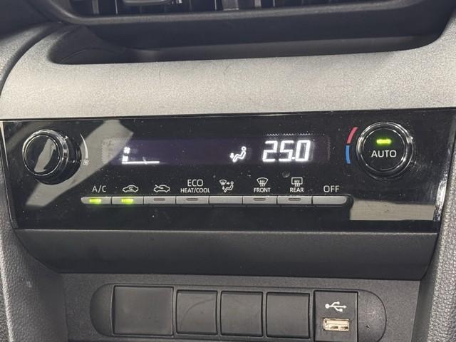 ヤリスクロス ハイブリッドＸ　衝突被害軽減ブレーキ　ＡＢＳ　アイドリングストップ　横滑り防止機能　ナビ　エアバッグ　パワーウインドウ　バックモニター　盗難防止システム　インテリキー　エアコン　キーレスエントリーキー　メモリーナビ（8枚目）