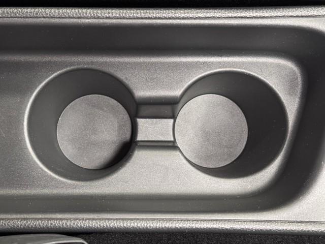 ヤリスクロス ハイブリッドＸ　衝突被害軽減ブレーキ　ＡＢＳ　アイドリングストップ　横滑り防止機能　ナビ　エアバッグ　パワーウインドウ　バックモニター　盗難防止システム　インテリキー　エアコン　キーレスエントリーキー　メモリーナビ（9枚目）