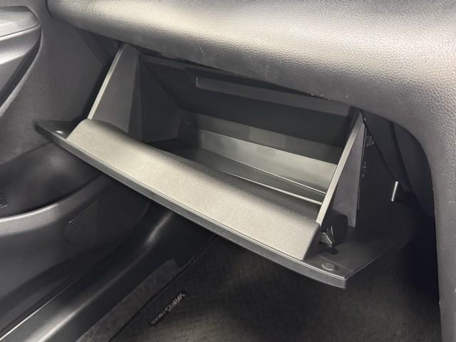 ヤリスクロス ハイブリッドＸ　衝突被害軽減ブレーキ　ＡＢＳ　アイドリングストップ　横滑り防止機能　ナビ　エアバッグ　パワーウインドウ　バックモニター　盗難防止システム　インテリキー　エアコン　キーレスエントリーキー　メモリーナビ（10枚目）