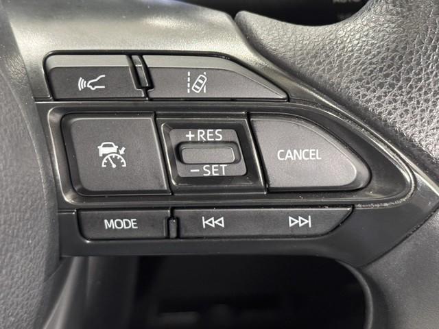 ヤリスクロス ハイブリッドＸ　衝突被害軽減ブレーキ　ＡＢＳ　アイドリングストップ　横滑り防止機能　ナビ　エアバッグ　パワーウインドウ　バックモニター　盗難防止システム　インテリキー　エアコン　キーレスエントリーキー　メモリーナビ（11枚目）