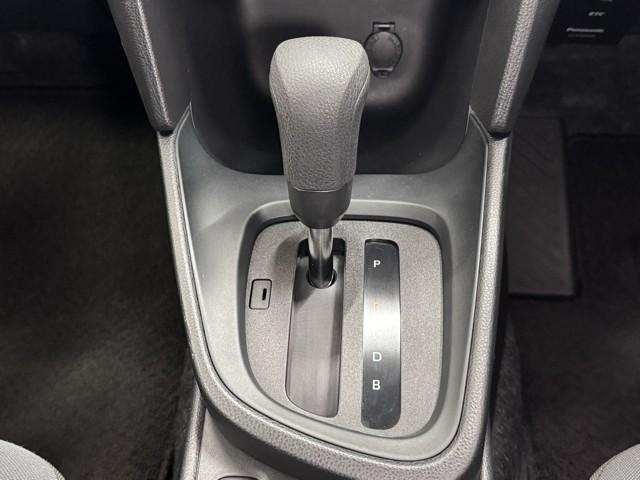 ヤリスクロス ハイブリッドＸ　衝突被害軽減ブレーキ　ＡＢＳ　アイドリングストップ　横滑り防止機能　ナビ　エアバッグ　パワーウインドウ　バックモニター　盗難防止システム　インテリキー　エアコン　キーレスエントリーキー　メモリーナビ（12枚目）