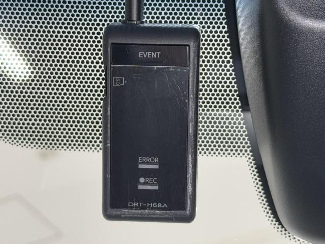 ドライブレコーダー装備してますよ。　思いでの記録や万が一の時の記録にも便利ですね。