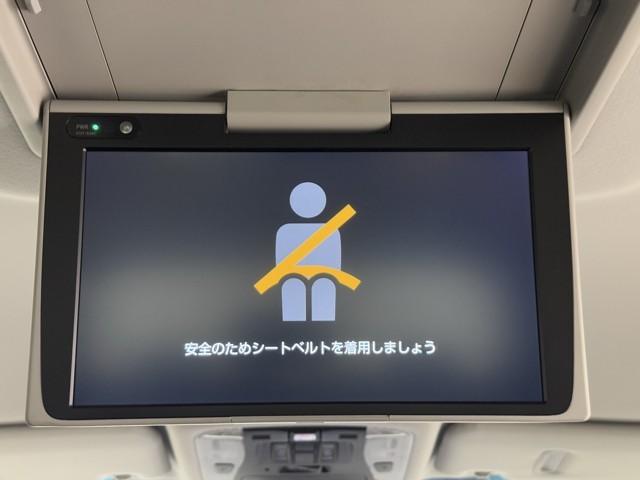 後席用大画面モニターですね。　ドライブをしていて一番退屈な時が渋滞の待ち時間ですよね。　これがあれば後ろでも快適な大きさで見れて退屈な渋滞でも快適に過ごせますよ。