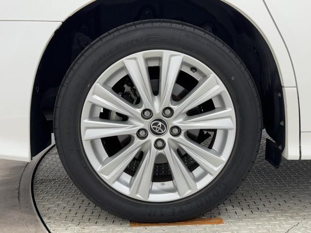 かっこいいホイールですね。　車のイメージを大きく左右するホイール部分はコダワリを持ちたいですね。