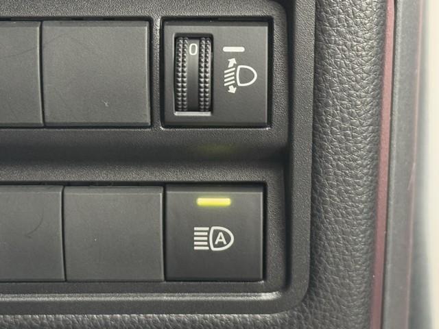 ヤリスクロス ハイブリッドＸ　衝突被害軽減ブレーキ　ＡＢＳ　アイドリングストップ　横滑り防止機能　ナビ　エアバッグ　パワーウインドウ　バックモニター　盗難防止システム　インテリキー　エアコン　キーレスエントリーキー　メモリーナビ（14枚目）