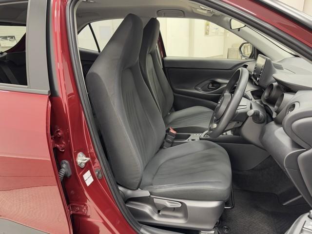 ヤリスクロス ハイブリッドＸ　衝突被害軽減ブレーキ　ＡＢＳ　アイドリングストップ　横滑り防止機能　ナビ　エアバッグ　パワーウインドウ　バックモニター　盗難防止システム　インテリキー　エアコン　キーレスエントリーキー　メモリーナビ（15枚目）