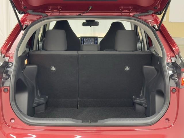 ヤリスクロス ハイブリッドＸ　衝突被害軽減ブレーキ　ＡＢＳ　アイドリングストップ　横滑り防止機能　ナビ　エアバッグ　パワーウインドウ　バックモニター　盗難防止システム　インテリキー　エアコン　キーレスエントリーキー　メモリーナビ（17枚目）