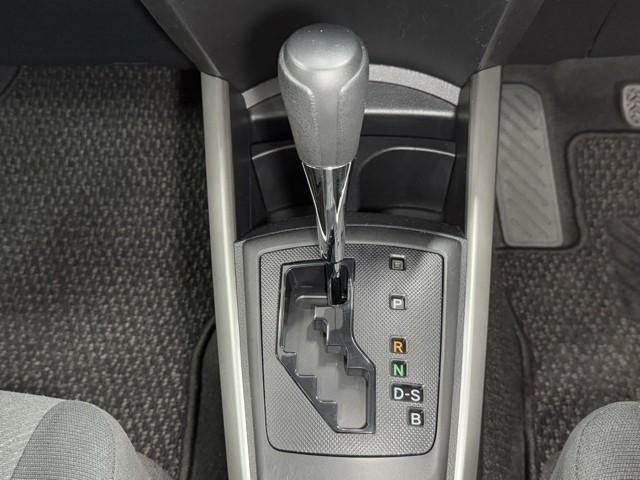 カローラフィールダー ＥＸ　Ｂカメラ　衝突回避システム　イモビライザー　記録簿　横滑り防止装置　フルセグ　ＡＵＸ　パワーウィンドウ　エアコン　スマートキー　パワーステアリング　エアバッグ　ＤＶＤ再生　４ＷＤ　メモリーナビ　ＡＢＳ（14枚目）