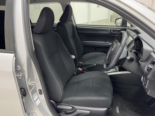 カローラフィールダー ＥＸ　Ｂカメラ　衝突回避システム　イモビライザー　記録簿　横滑り防止装置　フルセグ　ＡＵＸ　パワーウィンドウ　エアコン　スマートキー　パワーステアリング　エアバッグ　ＤＶＤ再生　４ＷＤ　メモリーナビ　ＡＢＳ（15枚目）