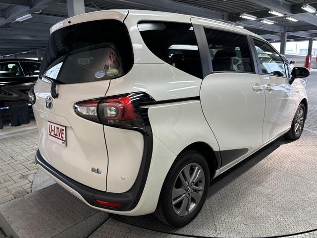 シエンタ ハイブリッド　ファンベースＧ　ＥＳＣ　エコモード　プリクラッシュセーフティー　パワステ　メディアプレイヤー接続　運転席エアバック　整備記録簿　バックモニタ－　ＬＥＤライト　イモビライザー　ＡＷ　クルコン　１オナ　スマートキー（6枚目）