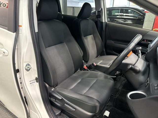 シエンタ ハイブリッド　ファンベースＧ　ＥＳＣ　エコモード　プリクラッシュセーフティー　パワステ　メディアプレイヤー接続　運転席エアバック　整備記録簿　バックモニタ－　ＬＥＤライト　イモビライザー　ＡＷ　クルコン　１オナ　スマートキー（10枚目）